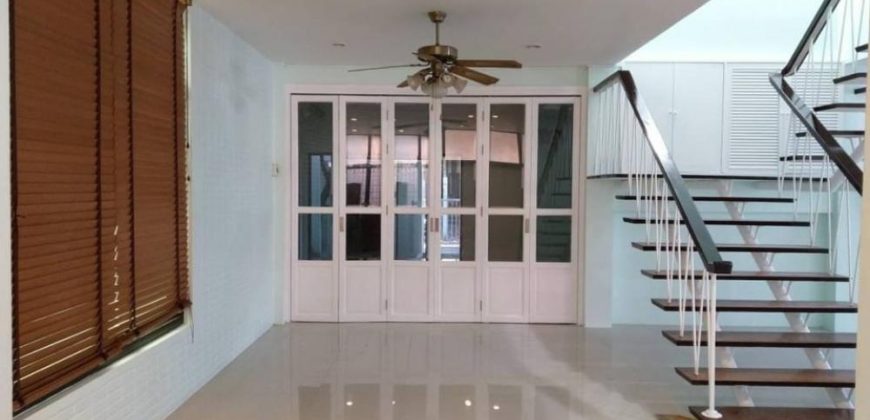 Rent Detached house at Sukhumvit49 BTS Thonglor Prompong 3beds