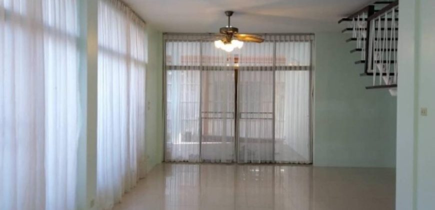 Rent Detached house at Sukhumvit49 BTS Thonglor Prompong 3beds