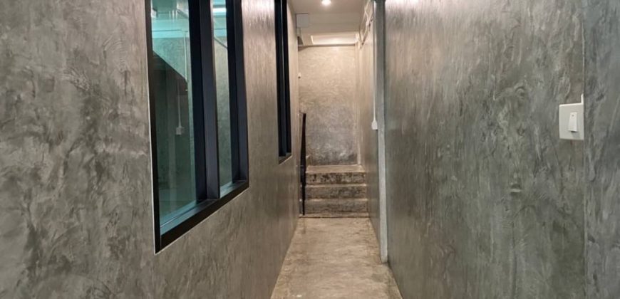 Office for rent at BTS Chongnonsri sathorn 234sqm