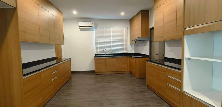 Rent/Sell Detached house at Sukhumvit65 Ekamai 4beds New House Luxury designed Fully Furnished