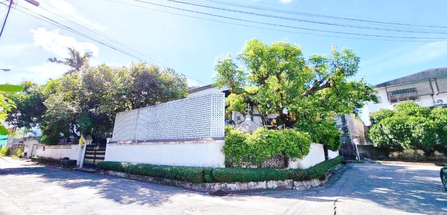 Land and House for Sell at Sukhumvit63 Ekamai 102sqwa best price and best location