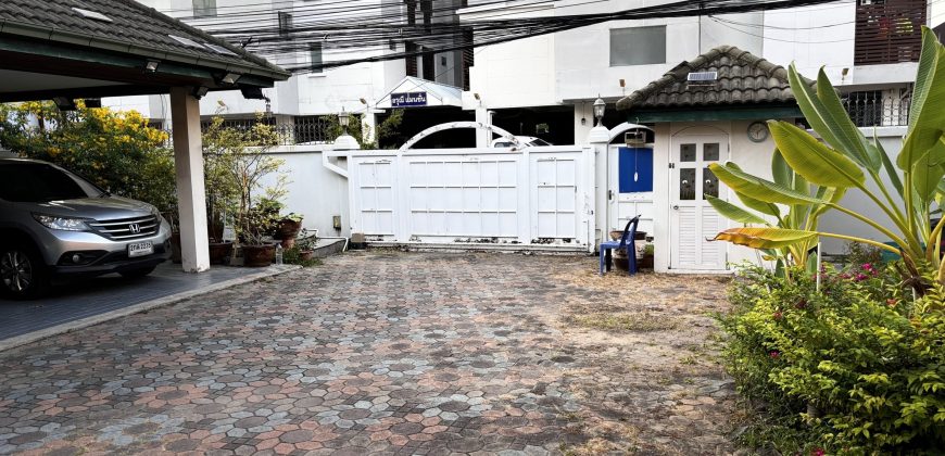 ขายบ้านเดี่ยวลาดพร้าว บางกะปิ ใกล้รถไฟฟ้า 201 ตรว. บ้านใหญ่มีอาณาบริเวณกว้างขวาง ทำเลดีมากๆ
